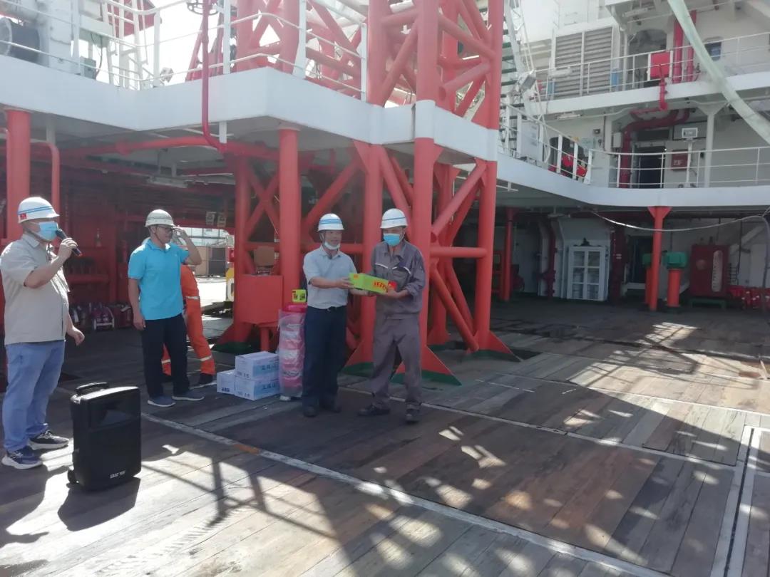 学党史 办实事 | 威廉希尓指数500集团工会开展“送清凉 送关爱”活动 学党史 办实事 | 威廉希尓指数500集团工会开展“送清凉 送关爱”活动