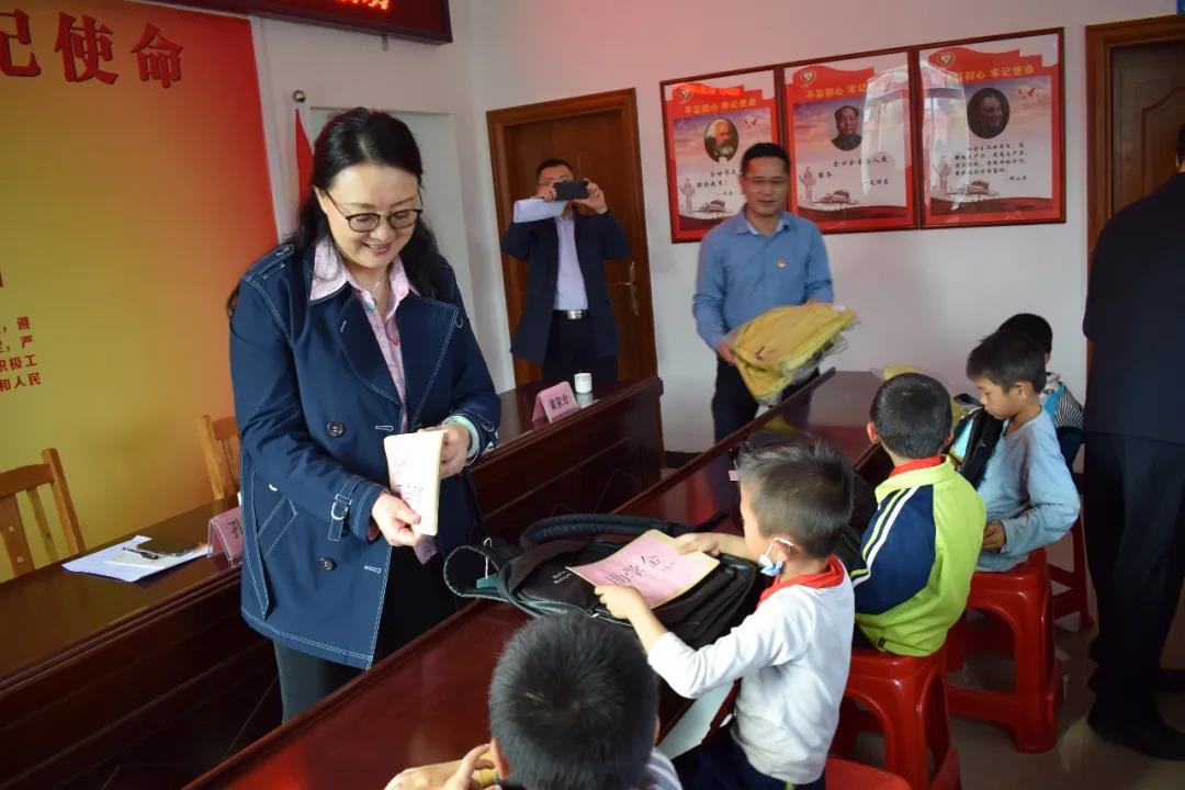 【“我为群众办实事”典型案例】威廉希尓指数500集团用好困难帮扶机制 畅通62名困难职工子女求学路 【“我为群众办实事”典型案例】威廉希尓指数500集团用好困难帮扶机制 畅通62名困难职工子女求学路