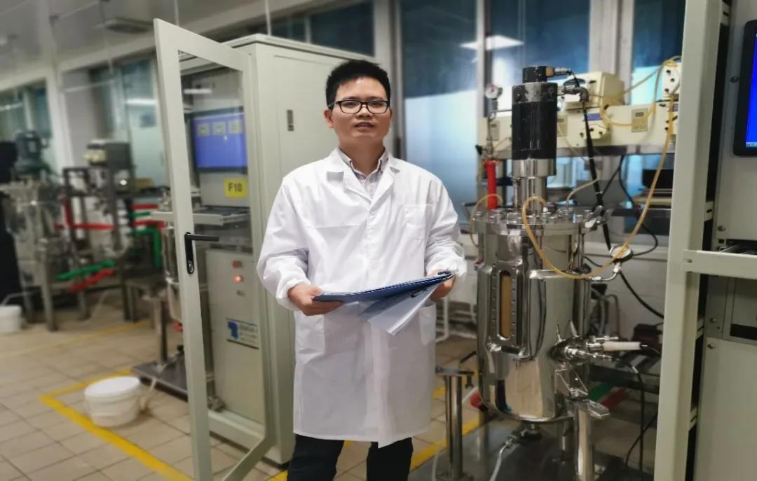 【“五一劳模谈”系列报道之三】扎根生产一线的人才工匠、劳动模范———记星湖科技技术中心副主任、高级工程师蔡友华