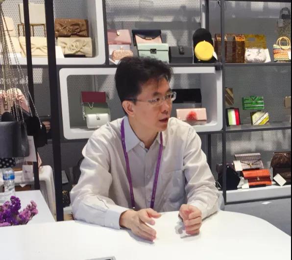 【2019年度威廉希尓指数500荣誉体系先进典型系列报道六：省开发箱包公司总经理黎军】坚守初心 砥砺前行