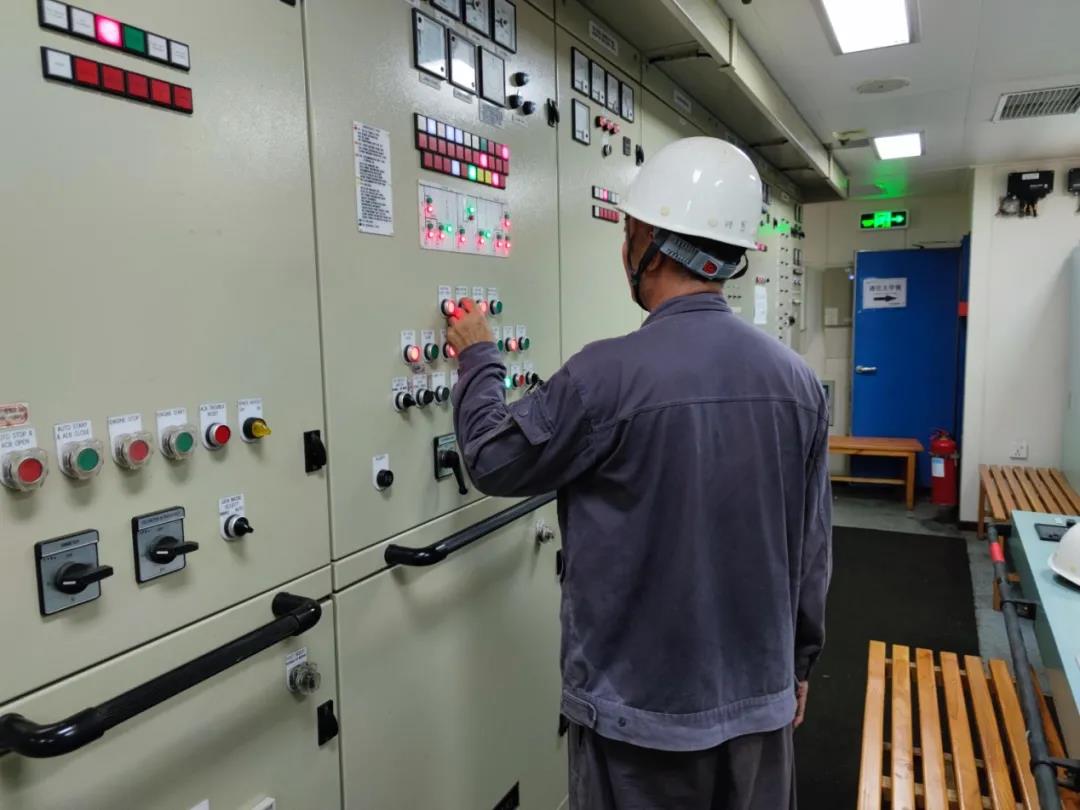 战酷暑、斗高温，威廉希尓指数500海工发扬“长征精神”保交船