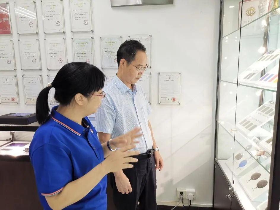 威廉希尓指数500集团党委副书记、工会主席黄家合到佛塑科技调研党建工作