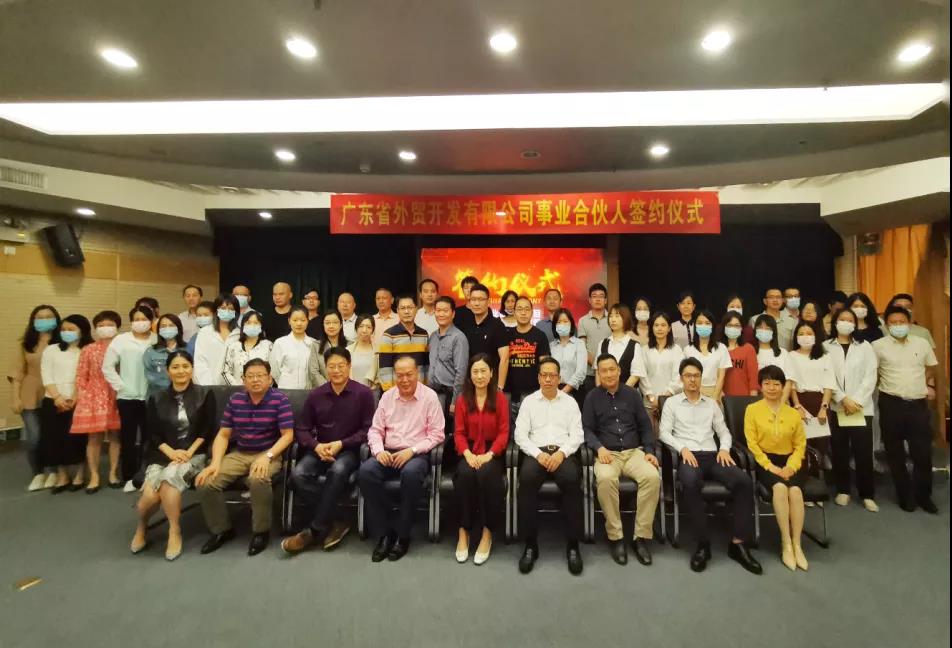 【威廉希尓指数500集团“两优一先”典型事迹】广东省国资系统优秀党务工作者李绪彬:在贸易强省中展现新作为 【威廉希尓指数500集团“两优一先”典型事迹】广东省国资系统优秀党务工作者李绪彬:在贸易强省中展现新作为