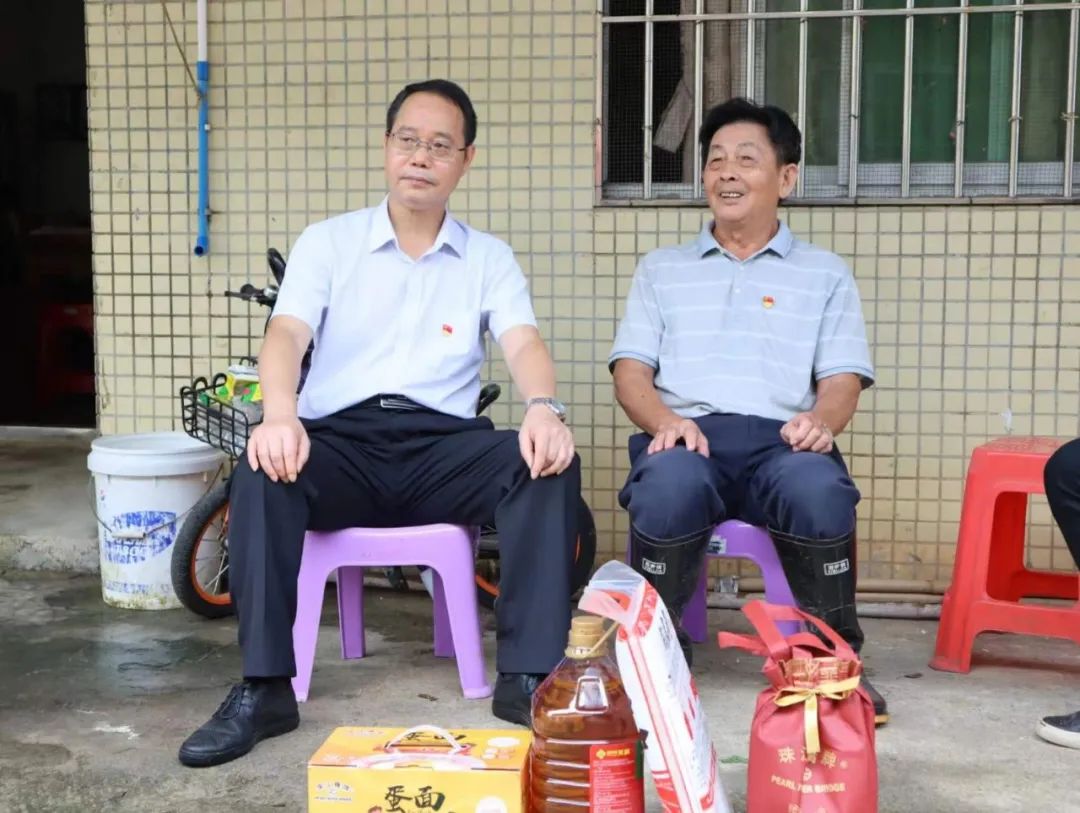 威廉希尓指数500集团捐赠100万元助力英德市镇南村救灾复产 全力防止脱贫户因灾返贫