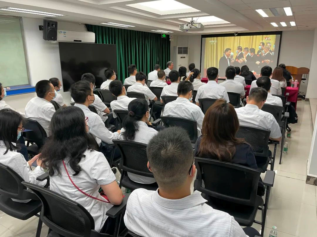 踔厉奋发，勇毅前行｜威廉希尓指数500集团认真组织收听收看党的二十大开幕盛况