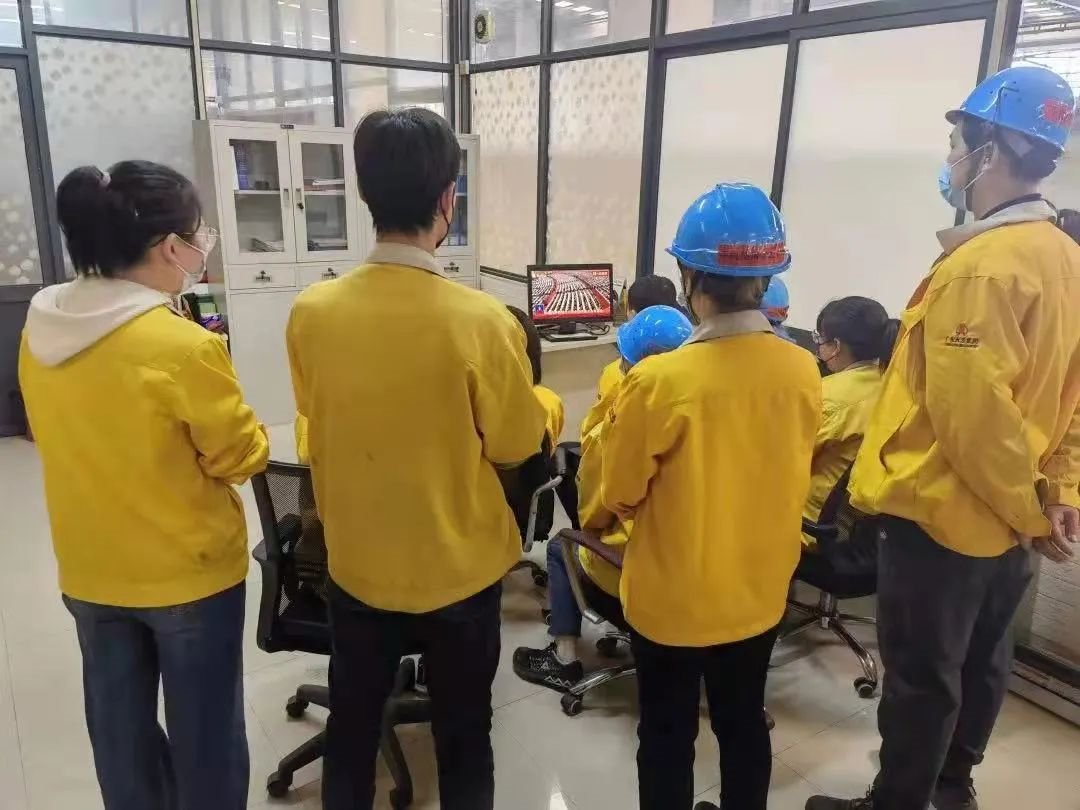 踔厉奋发，勇毅前行｜威廉希尓指数500集团认真组织收听收看党的二十大开幕盛况