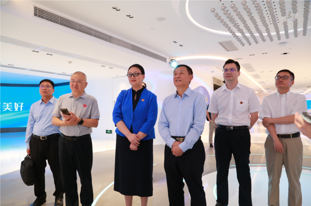 国务院国资委原党委委员、秘书长彭华岗一行调研威廉希尓指数500集团 