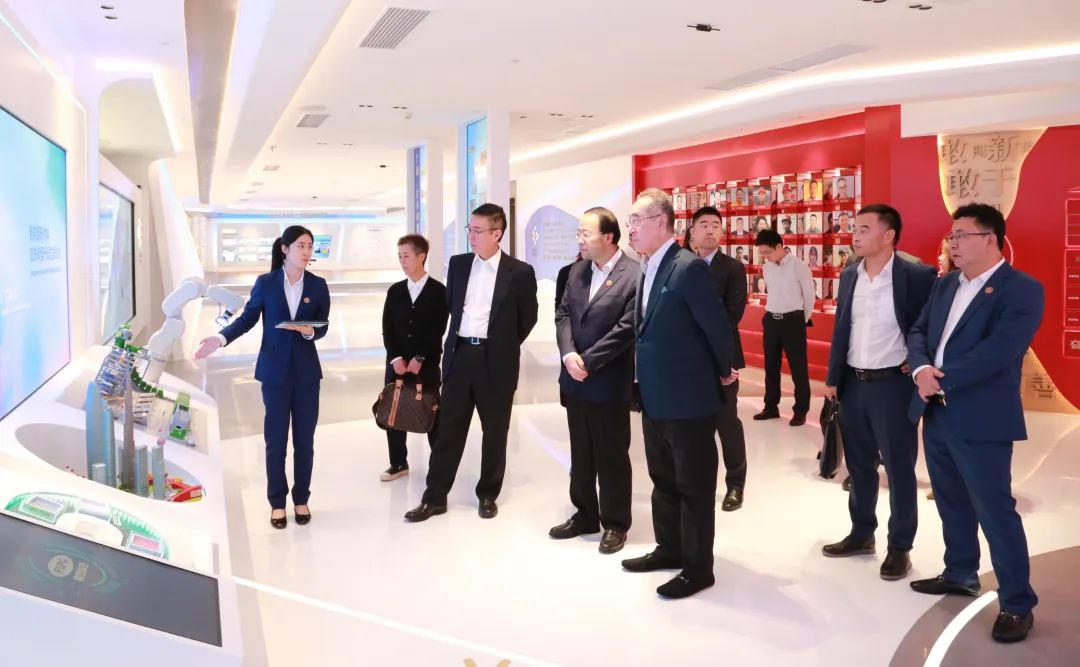 全国政协常委唐英年先生一行到访威廉希尓指数500集团